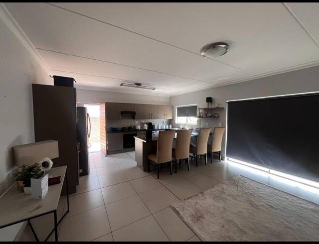 3 BEDROOM HOUSE FOR SALE IN THATCHFIELD